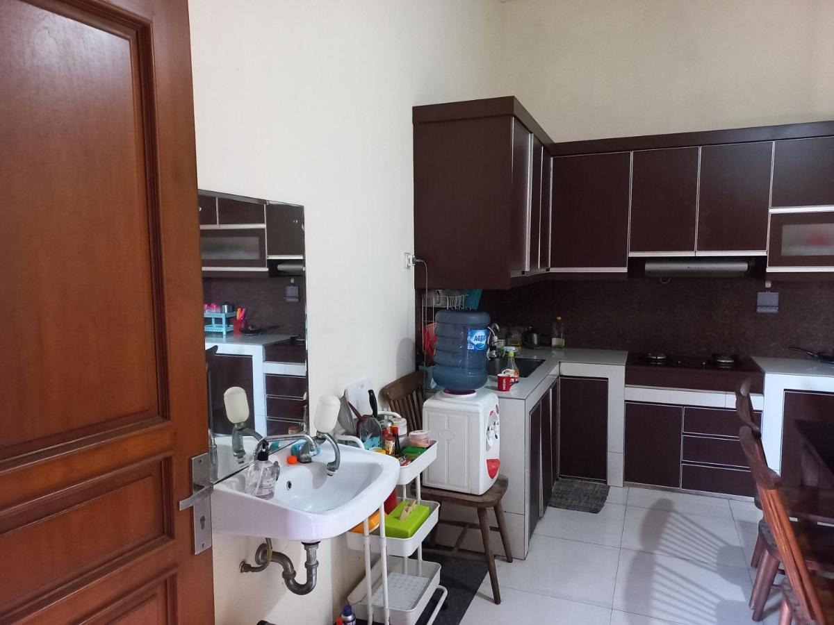 Riki Guesthouse Syari'Ah Jepara Εξωτερικό φωτογραφία